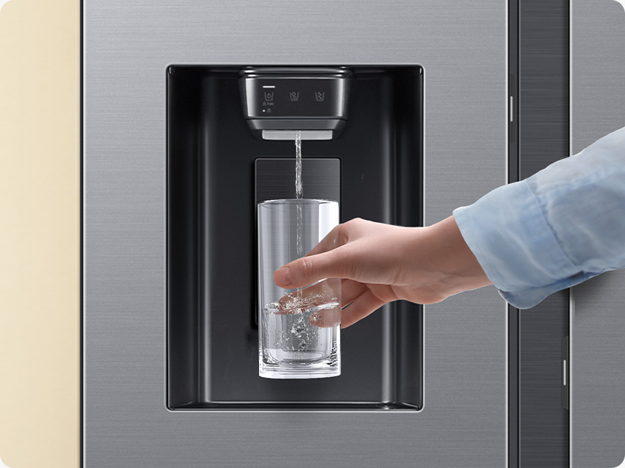 Americká chladnička Samsung RS80F66KBFEO připojení na vodu