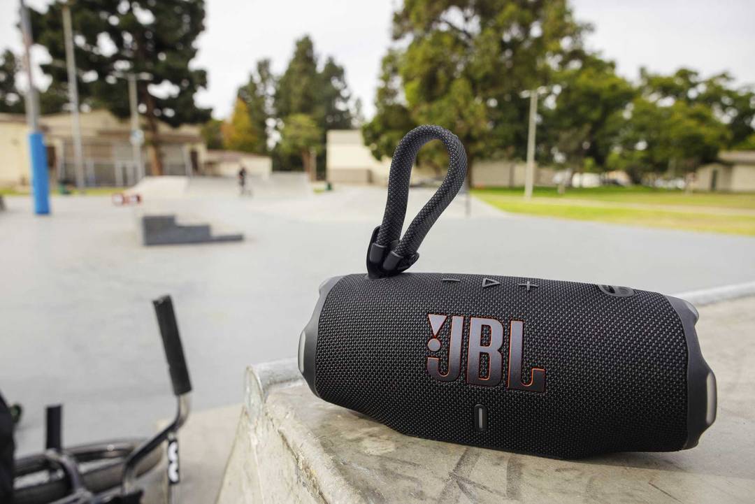 JBL Charge 6 přenosný reproduktor s IP68 odolnost